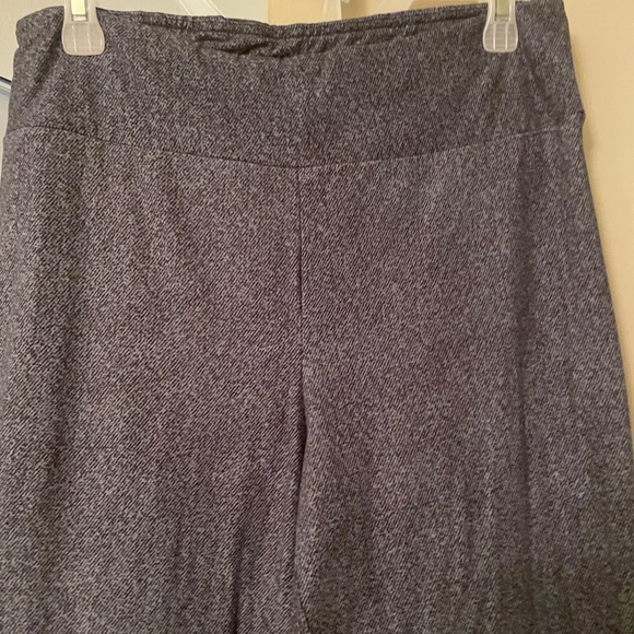 Perfect condition. Never worn - Picture 2 of 3